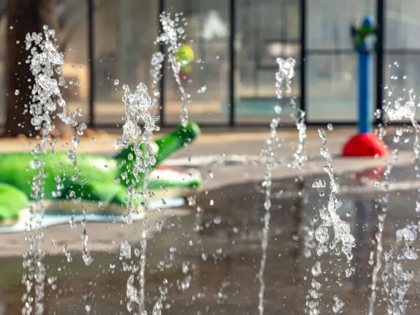 Giochi d'acqua al campeggio Roan Les Dunes.