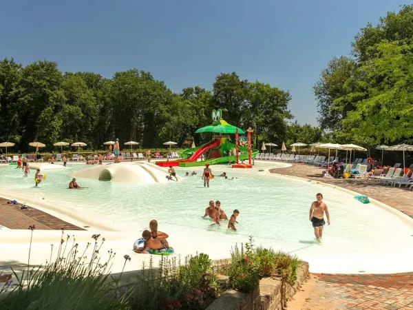 Il parco acquatico del campeggio Roan hu I Pini.