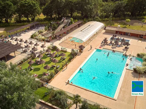 Panoramica della piscina del Roan campeggio Verdon Parc.