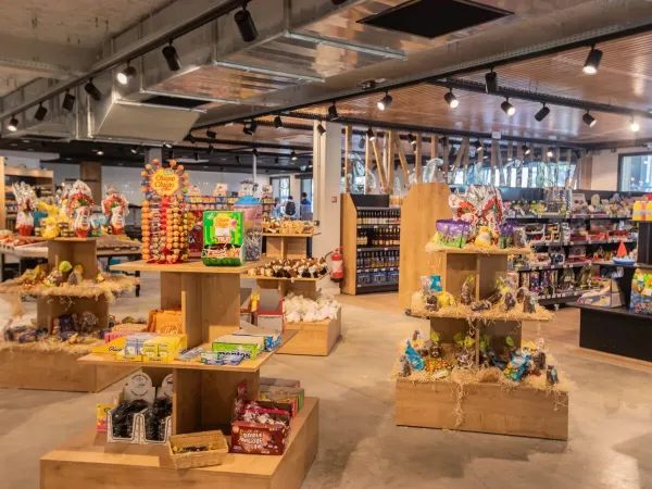 Supermercato presso il campeggio Roan Domaine des Ormes.