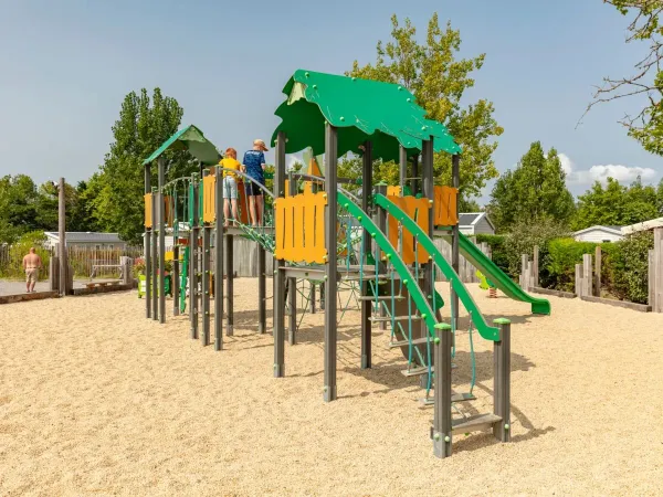 Parco giochi del campeggio Roan Le Domaine de Beaulieu.