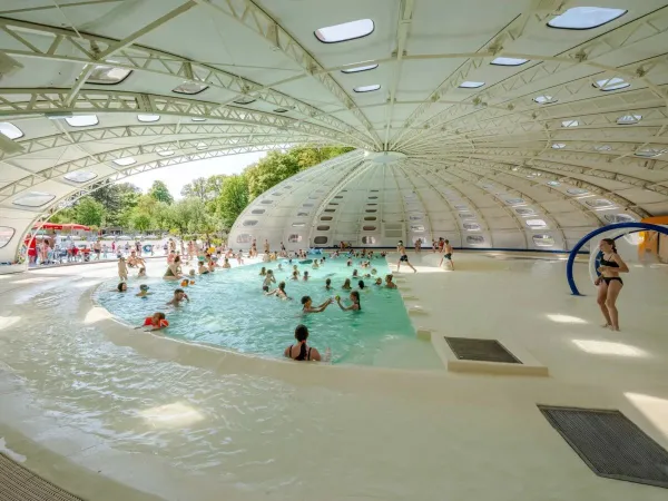 Piscina coperta al campeggio Roan hu Birkelt village.