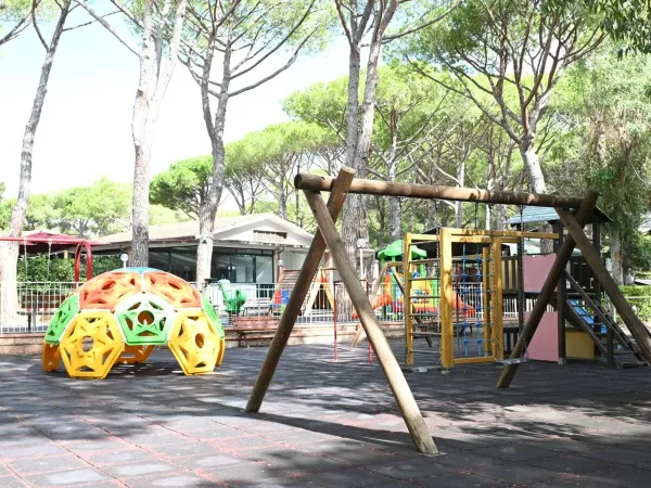 Parco giochi del campeggio Roan Del Forte.