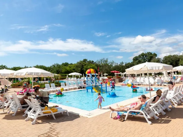 Piscina per bambini al campeggio Roan hu Montescudaio village