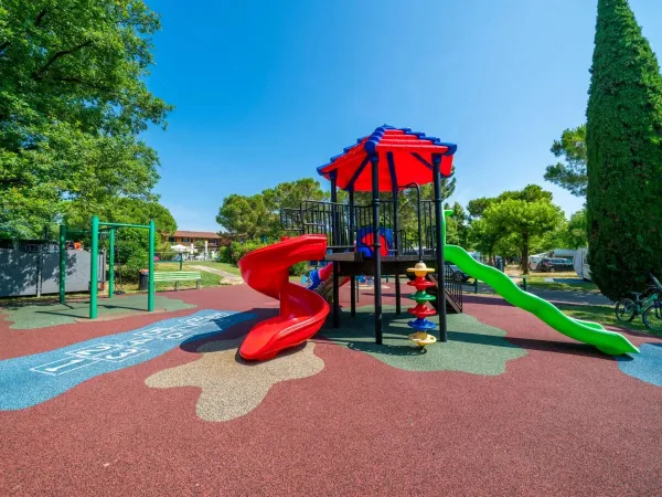 Il parco giochi del Roan campeggio La Rocca Manerba.