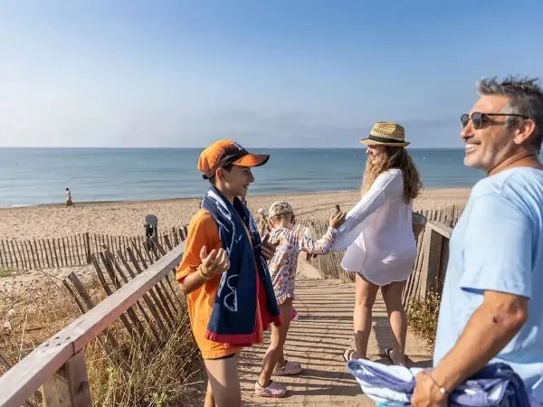 La spiaggia di sabbia del Roan camping Méditerranée Plage.