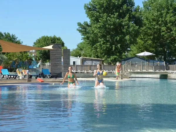 La piscina del Roan camping Méditerranée Plage.