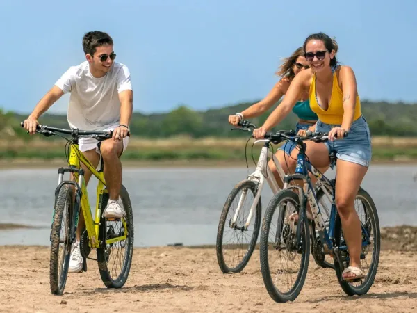 Esplorate i dintorni in bicicletta Roan camping Méditerranée Plage.