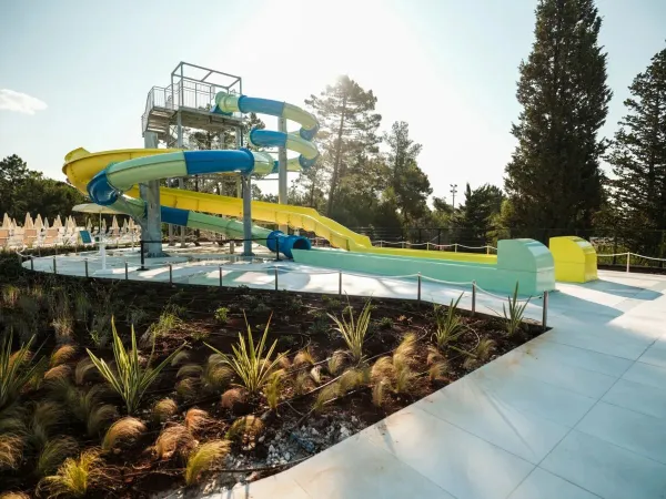 Scivoli veloci in piscina al campeggio Roan Zaton Holiday Resort.