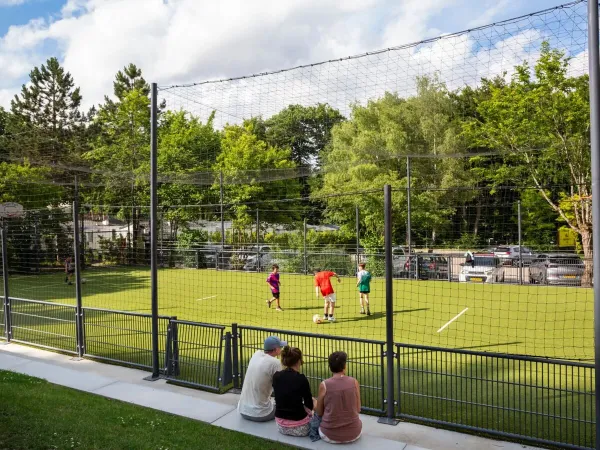 Il campo da calcio del campeggio Roan hu Birkelt village.