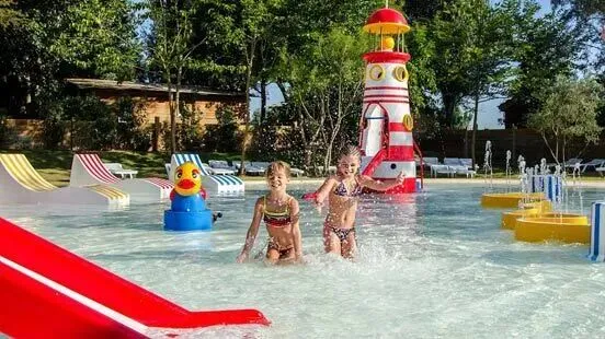 Parco giochi acquatico al Roan camping Serignan Plage.