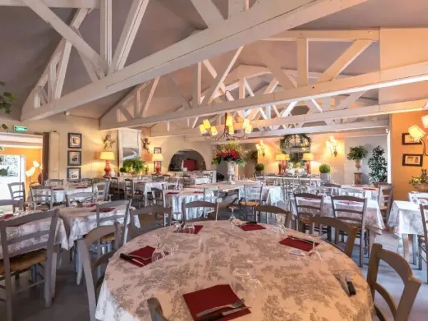 Ristorante del campeggio Roan Le Serignan Plage.