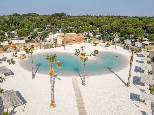 Nuova piscina lagunare al campeggio Roan Domaine de la Yole.