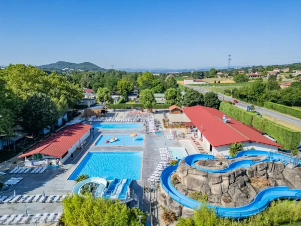 Panoramica delle piscine del Roan camping de Galaure.