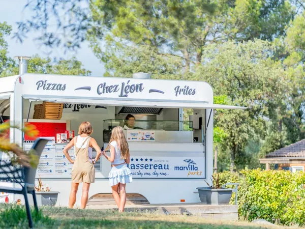 Pizza da asporto al campeggio Roan Domaine de Massereau.