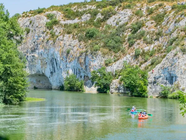 Gita in canoa vicino al campeggio Roan Domaine de Massereau.