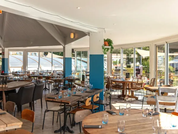 Accogliente ristorante del campeggio Roan La Grande Métairie.
