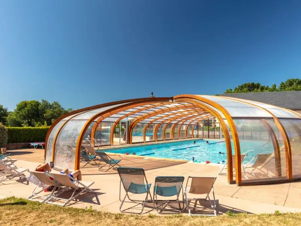 Piscina coperta al campeggio Roan Grande Métairie.