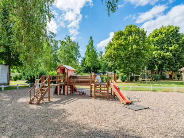 Parco giochi del campeggio Roan de Bonnal.