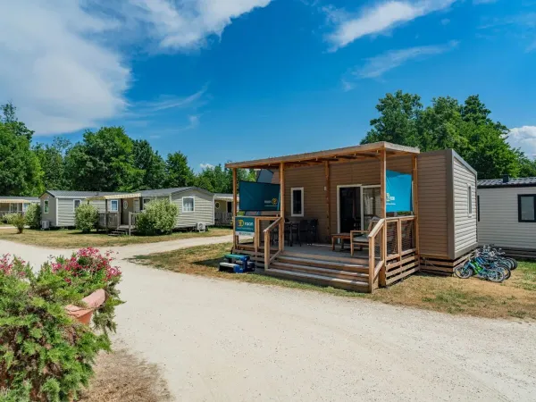 La casa mobile di accoglienza Roan al campeggio Château de Galaure.