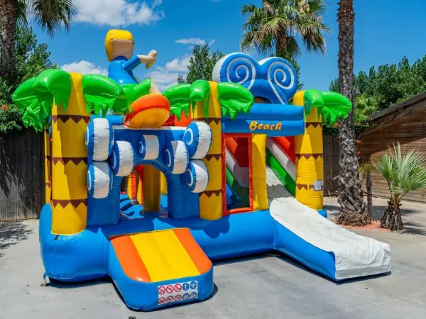 Un cuscino d'aria per i bambini al Roan camping Les Méditerranées Beach Garden.