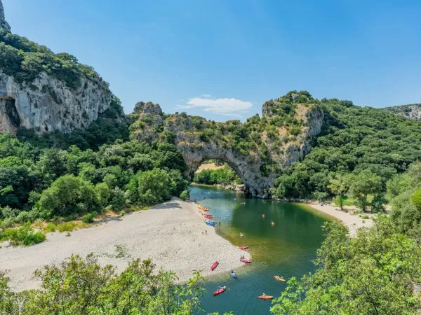 Il Pont d'Arc vicino al campeggio Roan La Grand'Terre.