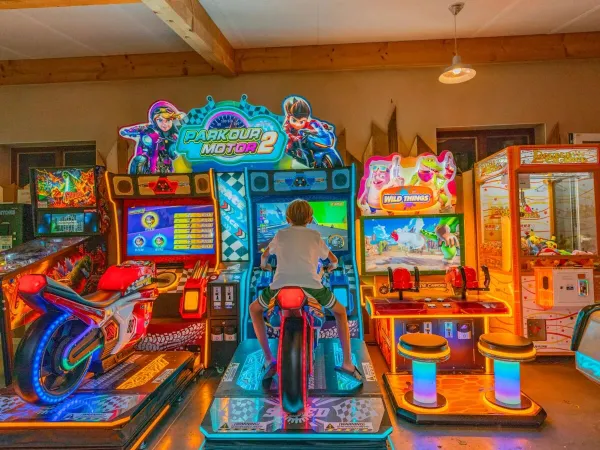 La sala giochi del campeggio Roan La Grand'Terre.