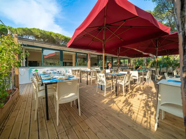 La terrazza del ristorante del Roan camping Del Forte.