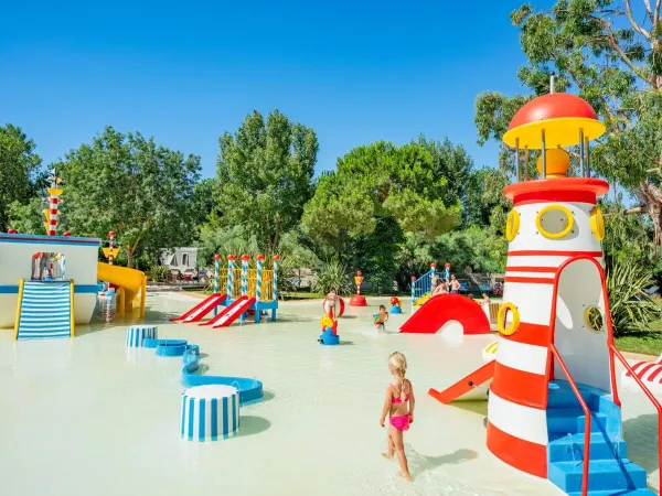 Parco giochi acquatico al Roan camping Serignan Plage.