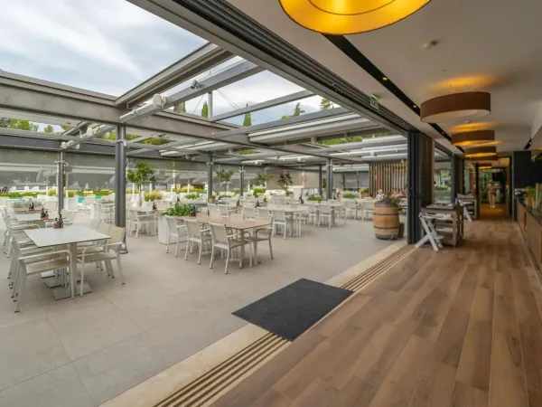 Ristorante del campeggio Roan di Valkanela.