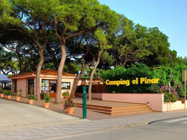 L'ingresso del campeggio Roan El Pinar.