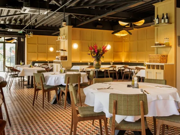 Immagine dell'atmosfera del ristorante del campeggio Roan De Twee Bruggen.