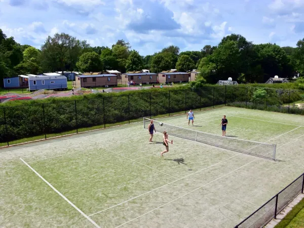 Giocate a tennis o a calcio al Roan camping de Twee Bruggen.