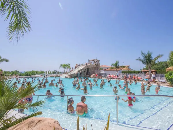 Panoramica della piscina del campeggio Roan Alannia Els Prats.