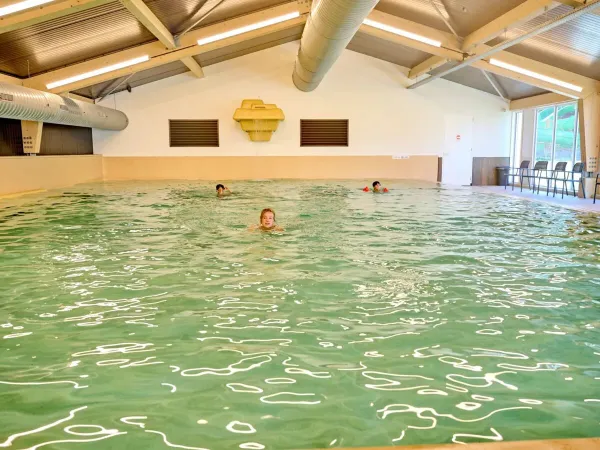 Piscina coperta e riscaldata Roan camping Marvilla Parks Kaatsheuvel.