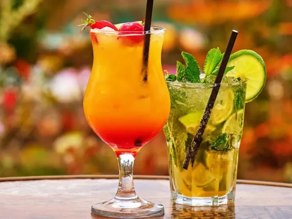 Gustosi cocktail disponibili al campeggio Le Petit Mousse di Roan.