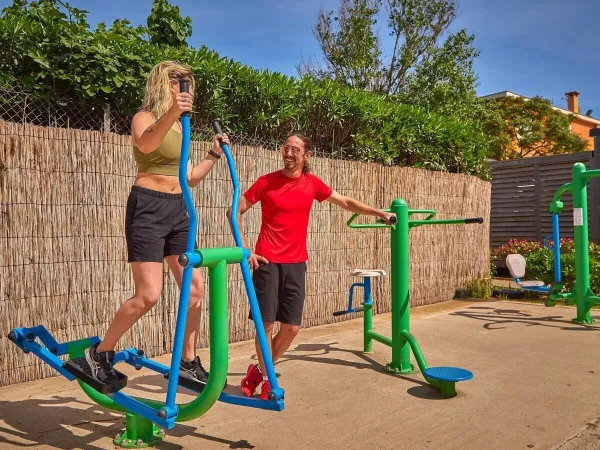 Fitness all'aperto al campeggio Roan Le Petit Mousse.