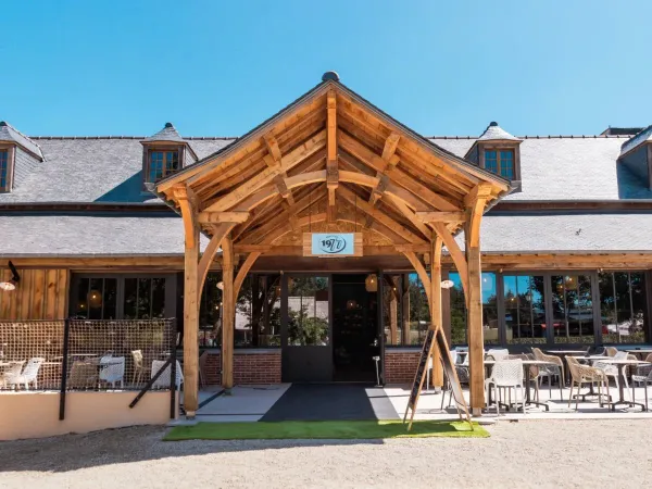 Ingresso al ristorante 1977 del campeggio Roan Domaine des Ormes.