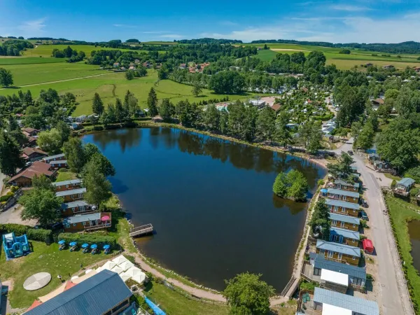 Lago del campeggio Roan Domaine des Bans.