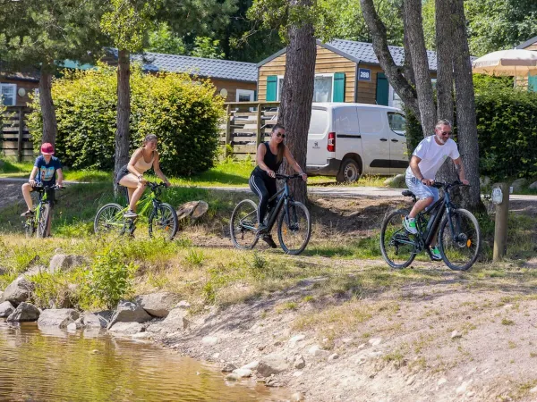 In bicicletta al campeggio Roan Domaine des Bans.