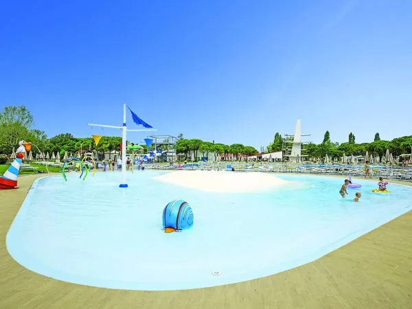 Piscina per bambini al campeggio Roan Marina Julia Camping Village.
