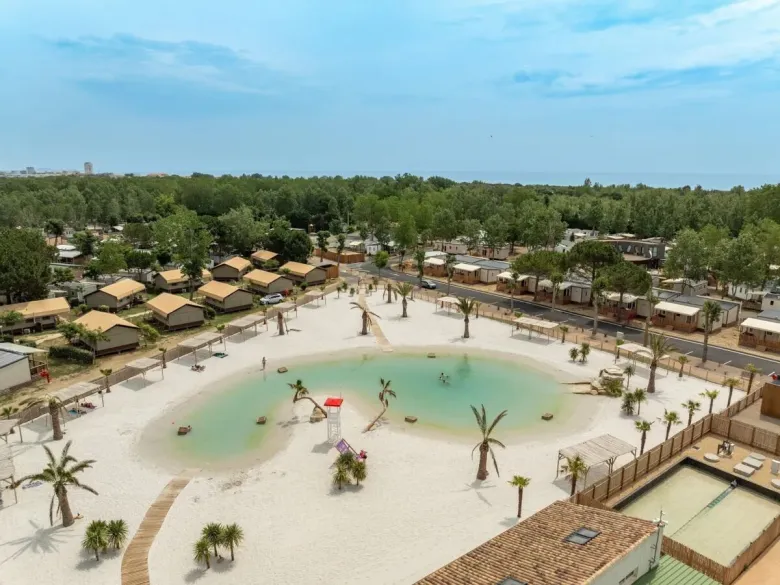 Nuova piscina lagunare al campeggio Roan Domaine de la Yole.