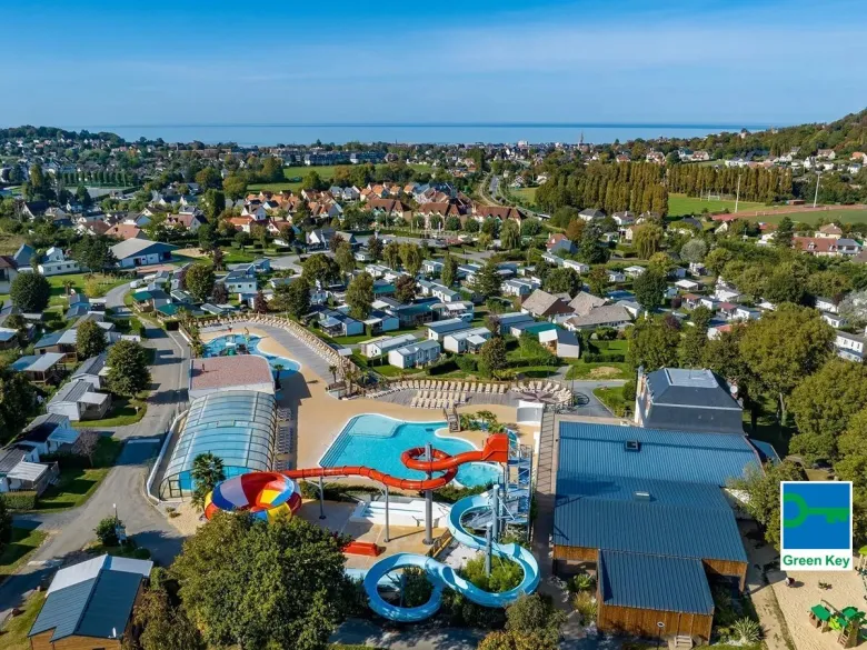 Complesso di piscine del campeggio Roan La Vallée.