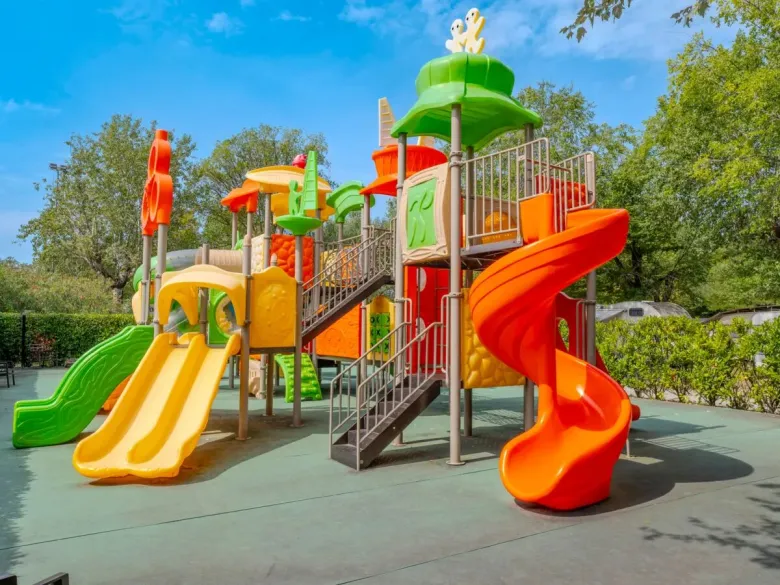 Il parco giochi del campeggio Roan Tenuta Primero.