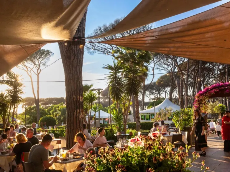 Ristorante al villaggio Roan hu Fabulous.