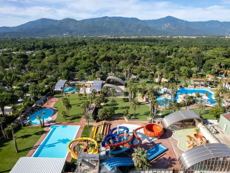 Foto aerea del parco acquatico del campeggio La Sirène a Roan.