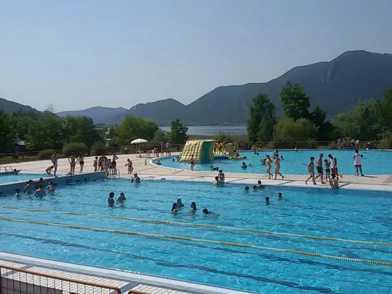 Le tre piscine del complesso sportivo Sporting Lido presso il campeggio Roan Sassabanek.