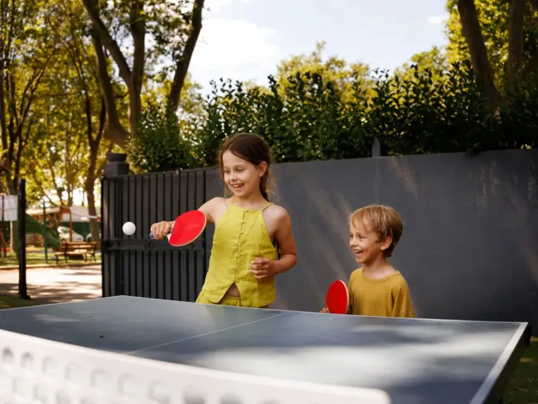Divertimento per i bambini al campeggio Roan Lido Verbano.