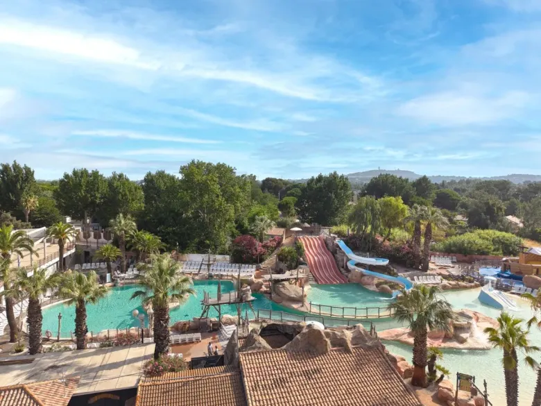 Panoramica della piscina del campeggio Roan Les Sables d'Or.