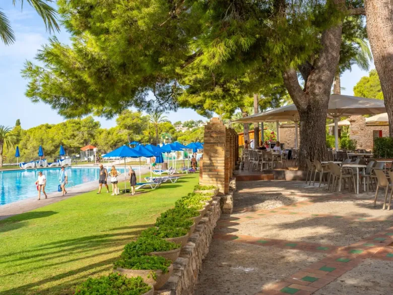 Il ristorante del campeggio Roan Vilanova Park.